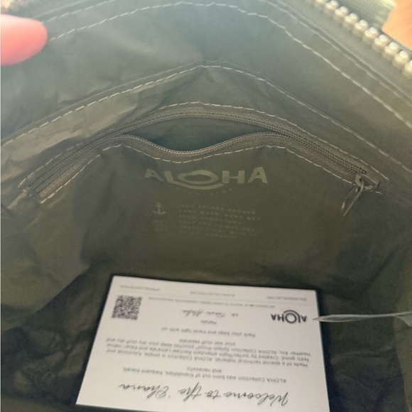 ALOHA Collection Olive Splash-Proof Cosmetic Bag - Picture 6 of 6